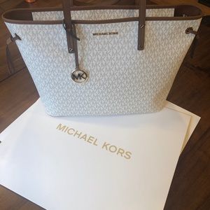 REDUCED NEW Michael Kors Lg Tote Zip Top